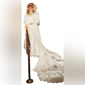 Elegant White Vintage Wedding Dress Preserved Includes Veil